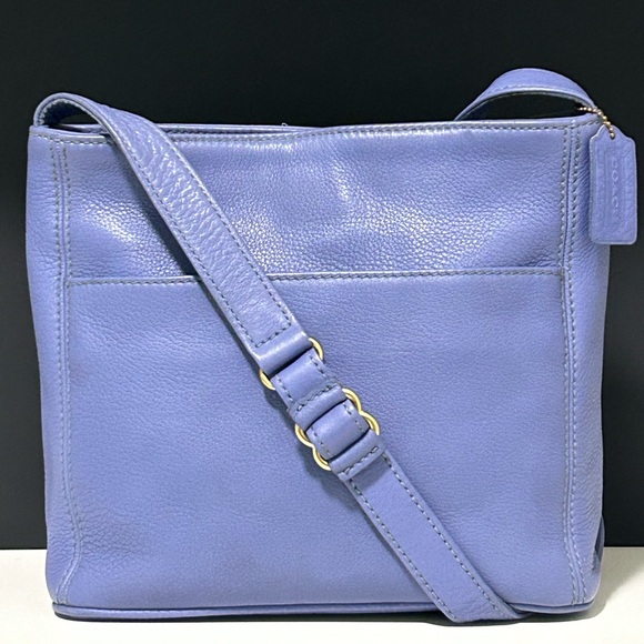 Coach Handbags - COACH Vintage ‘97 Sonoma Pocket Zip Natural Grain Leather in Periwinkle